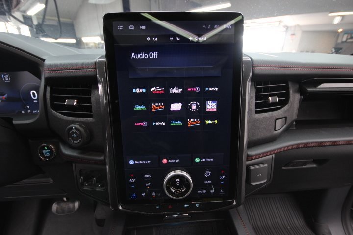 Used 2024 Ford Expedition Limited image 19