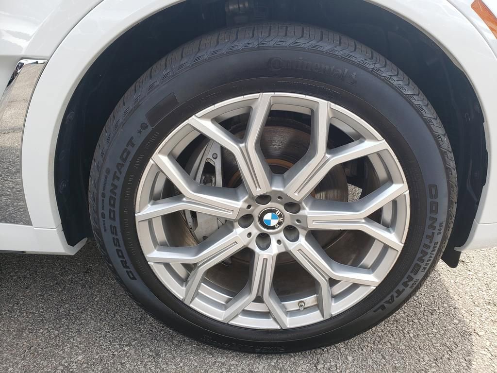 Used 2022 BMW X7 xDrive40i w/ Premium Package image 33