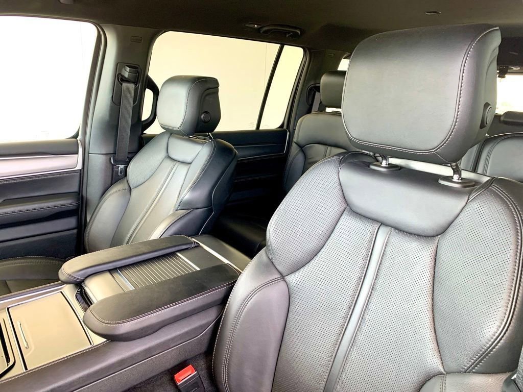 Used 2025 Jeep Wagoneer Series II w/ 8-Passenger Seating Package image 14