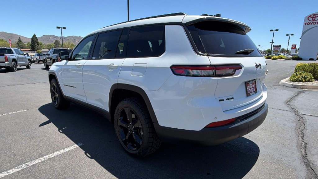 Used 2021 Jeep Grand Cherokee L Laredo AWD/4WD image 5