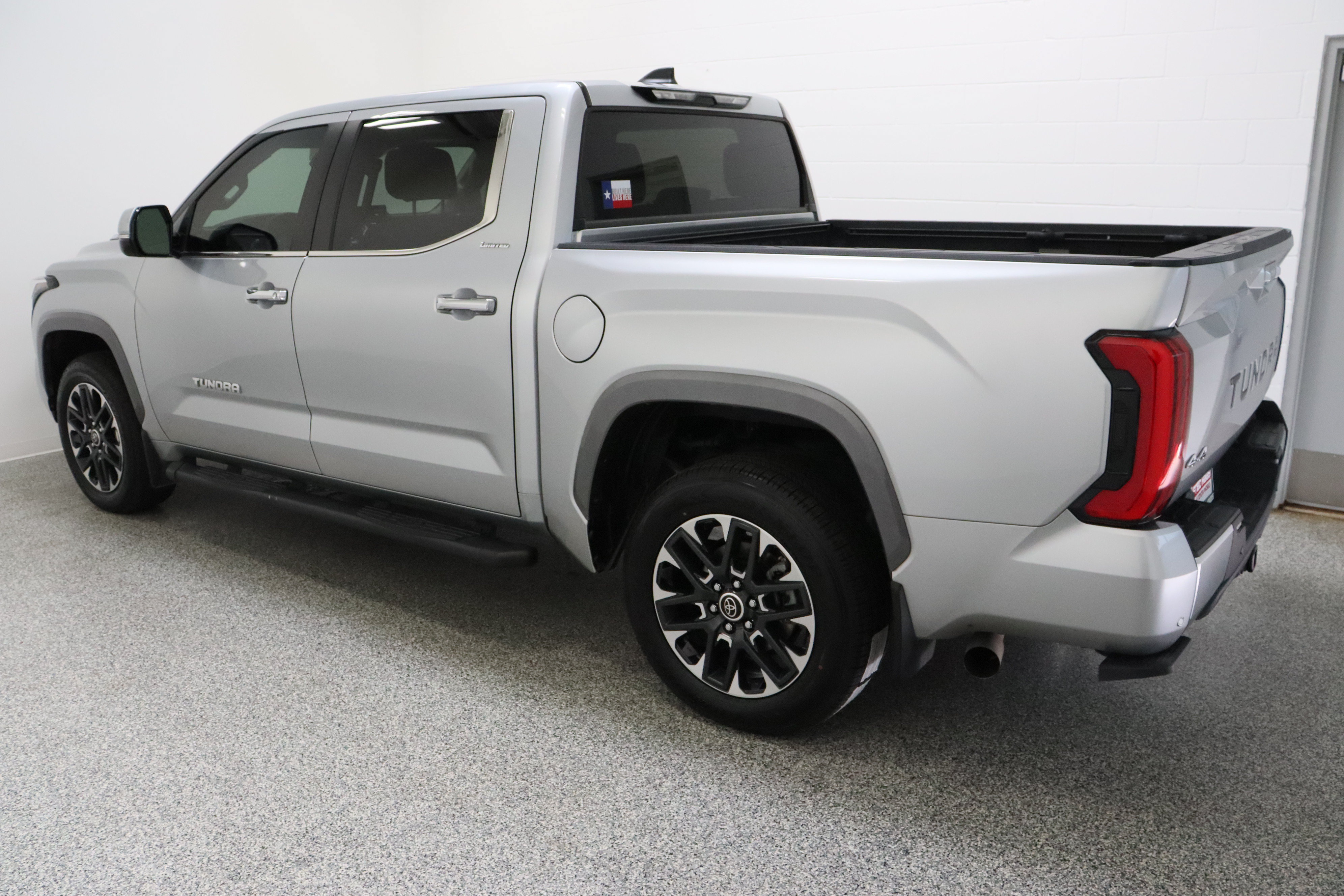 Used 2024 Toyota Tundra Limited w/ Power Package AWD/4WD image 9