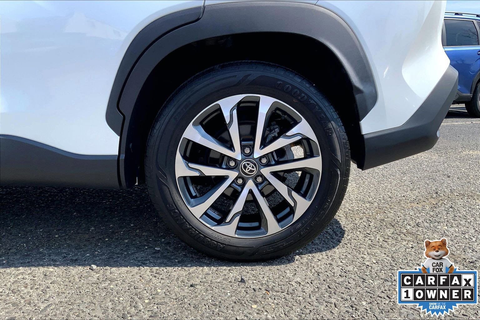 Used 2023 Toyota Corolla Cross XLE w/ Convenience Package image 11