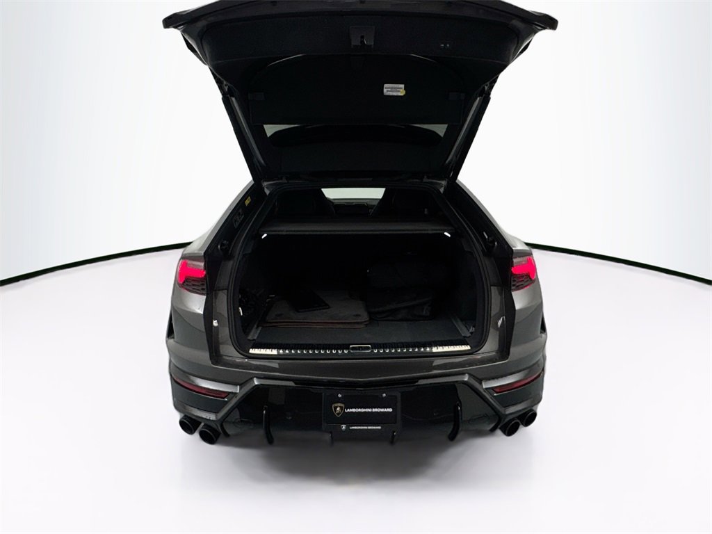 Used 2025 Lamborghini Urus SE image 29