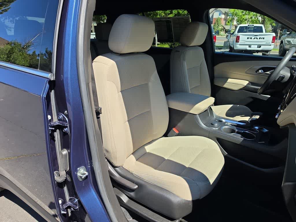 Used 2023 Chevrolet Traverse LS AWD/4WD image 24