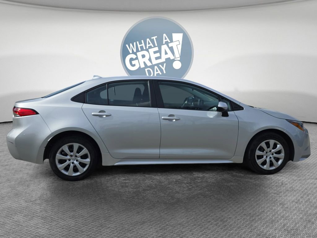Used 2023 Toyota Corolla LE FWD image 2