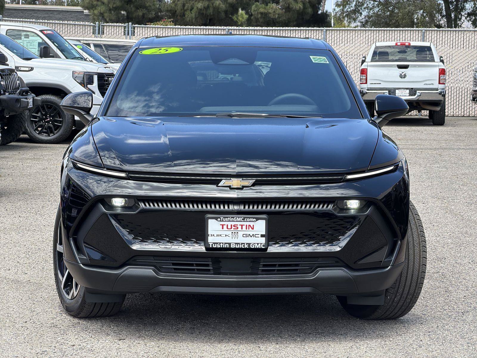 Used 2025 Chevrolet Equinox EV LT FWD image 2