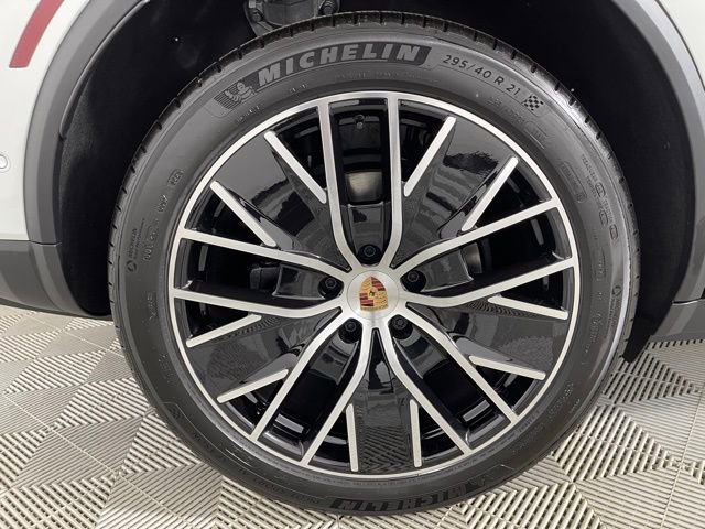 New 2025 Porsche Macan Electric image 18