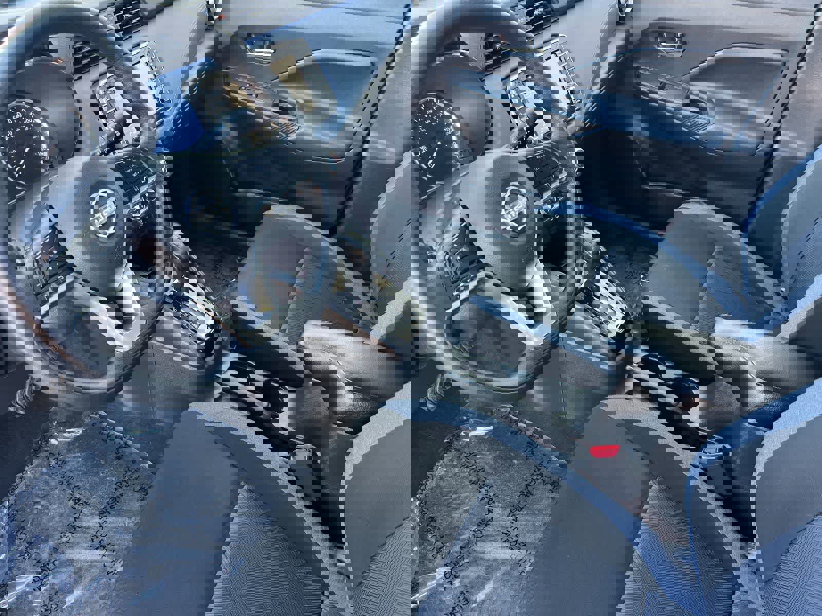 Used 2025 Nissan Versa SV image 12