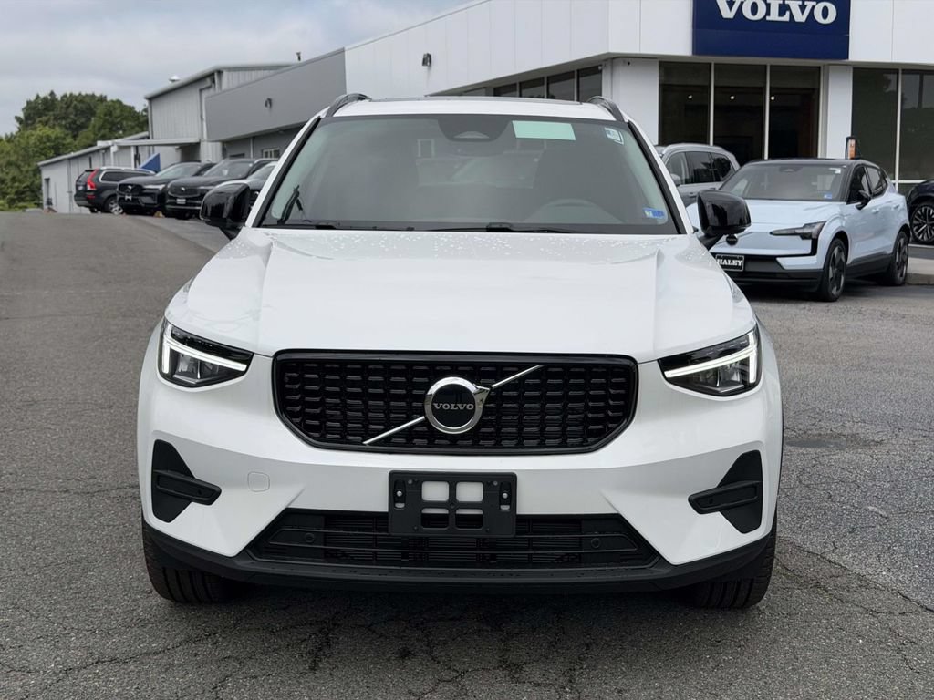 New 2026 Volvo XC40 B4 Core w/ Climate Package FWD image 23