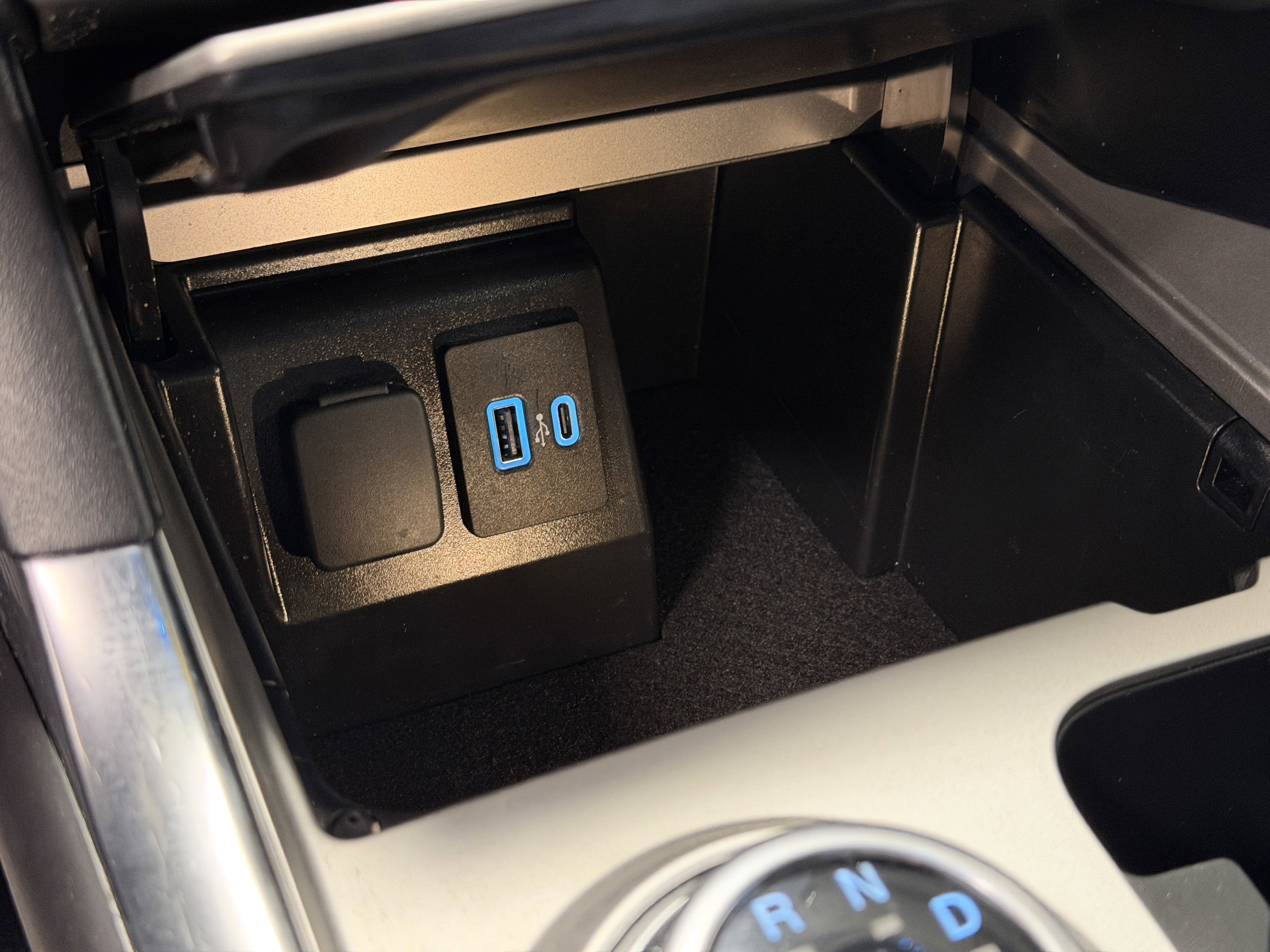 Used 2023 Ford Explorer XLT w/ Equipment Group 202A image 11