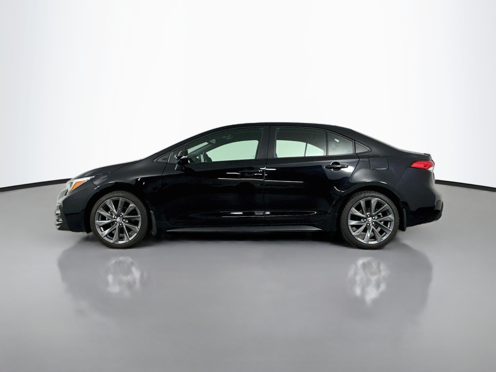 Certified 2023 Toyota Corolla SE FWD image 4
