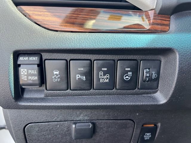 Used 2015 Toyota Sienna Limited Premium image 9