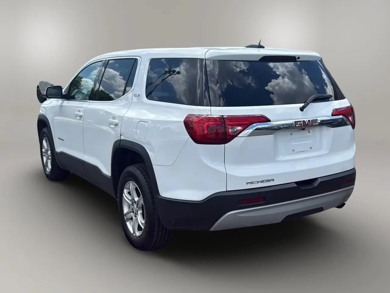 Used 2018 GMC Acadia SLE FWD image 3