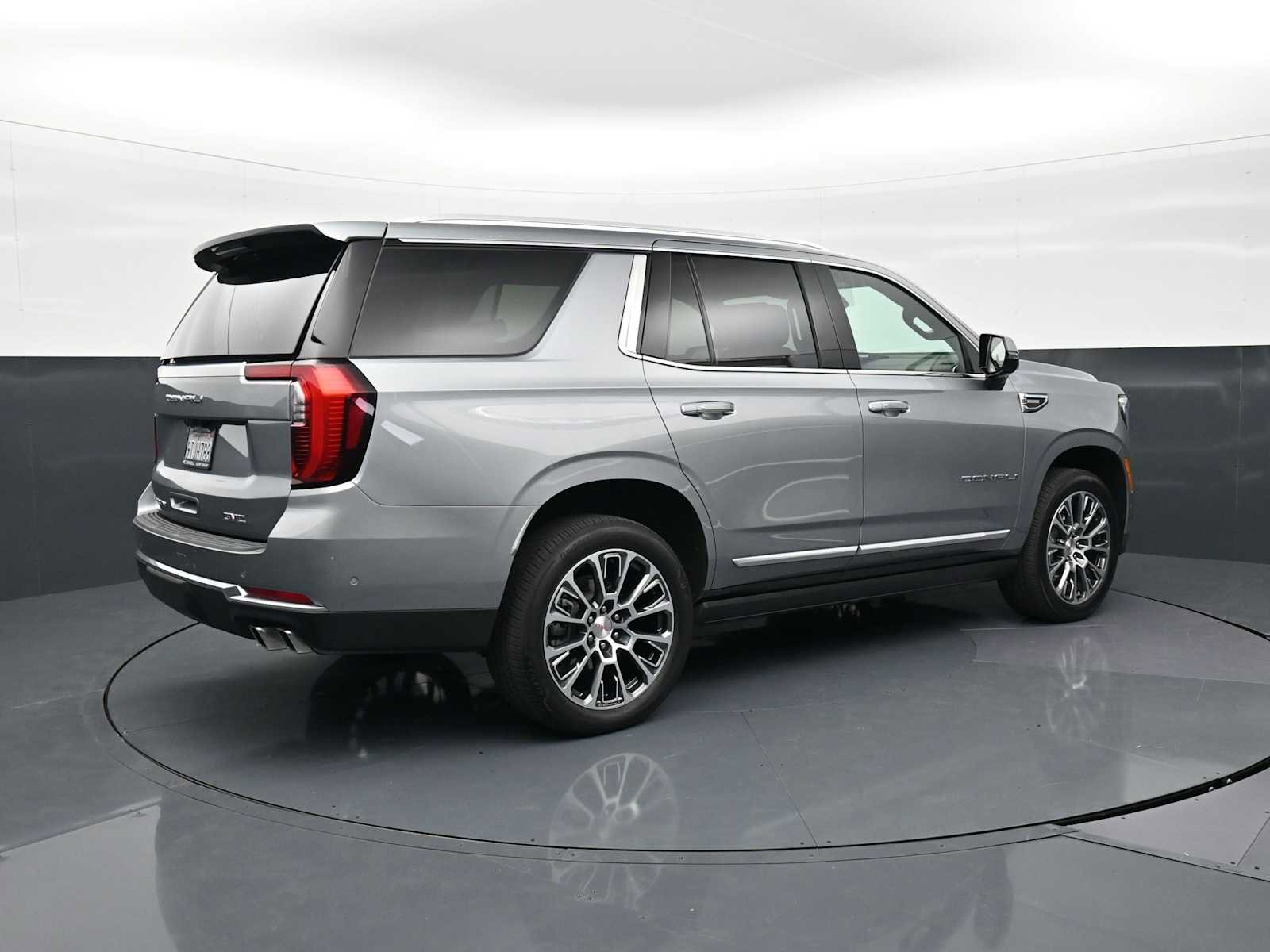 Used 2025 GMC Yukon Denali w/ Denali Reserve Package AWD/4WD image 5
