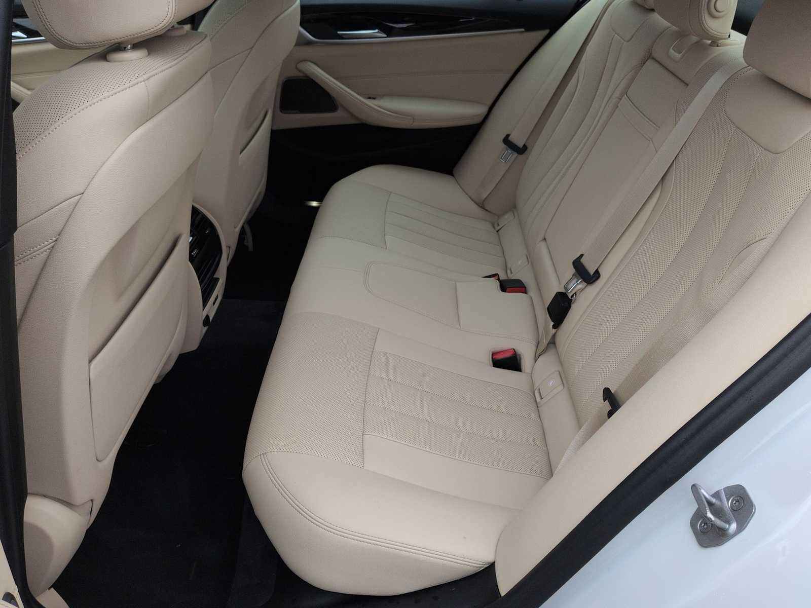 Used 2023 BMW 530i xDrive w/ Premium Package image 21