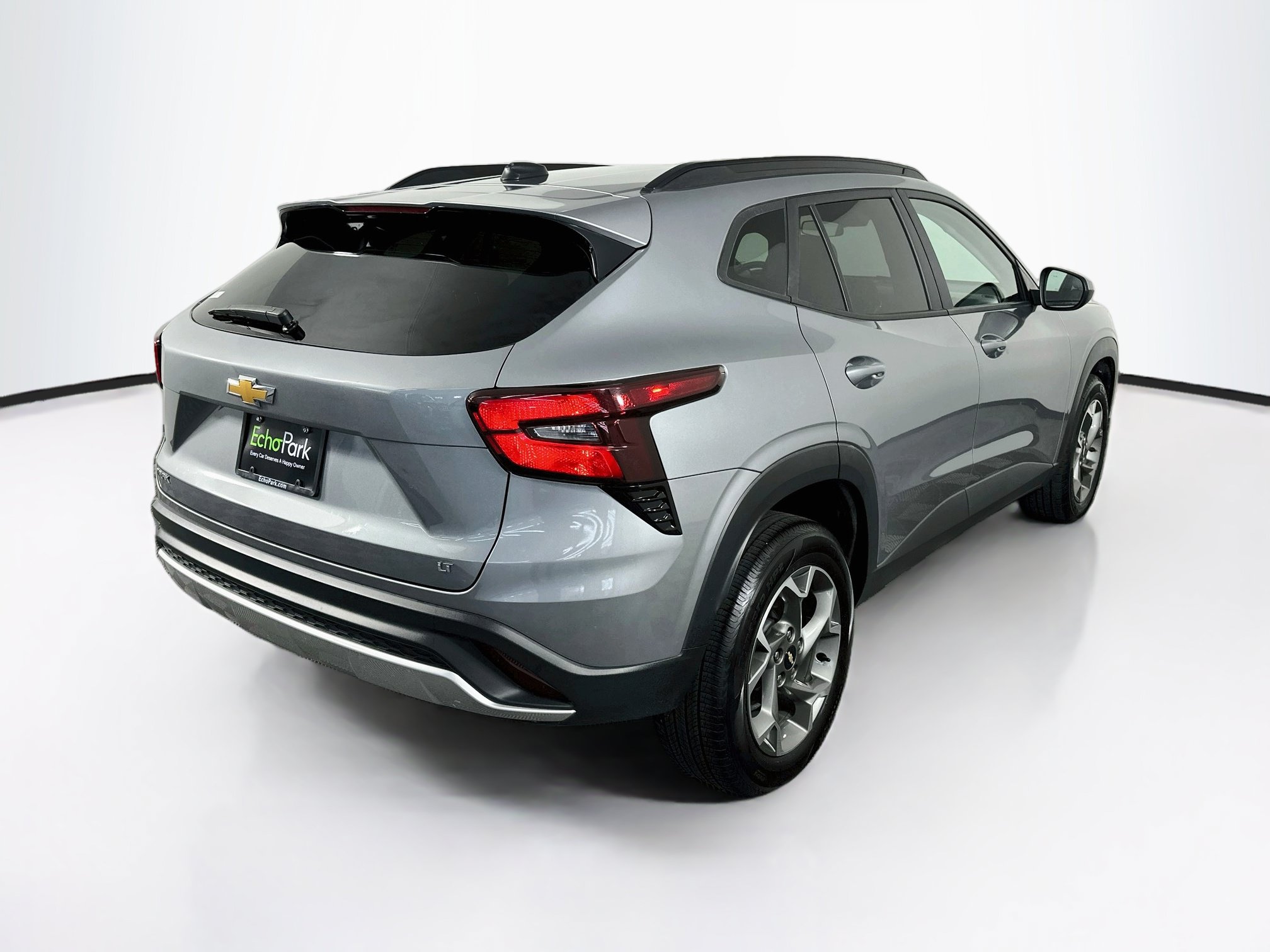 Used 2025 Chevrolet Trax LT FWD image 9