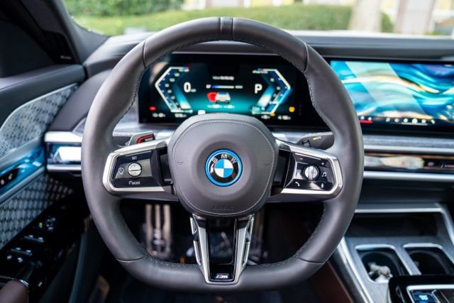 Used 2023 BMW i7 xDrive60 w/ Executive Package 2 image 30