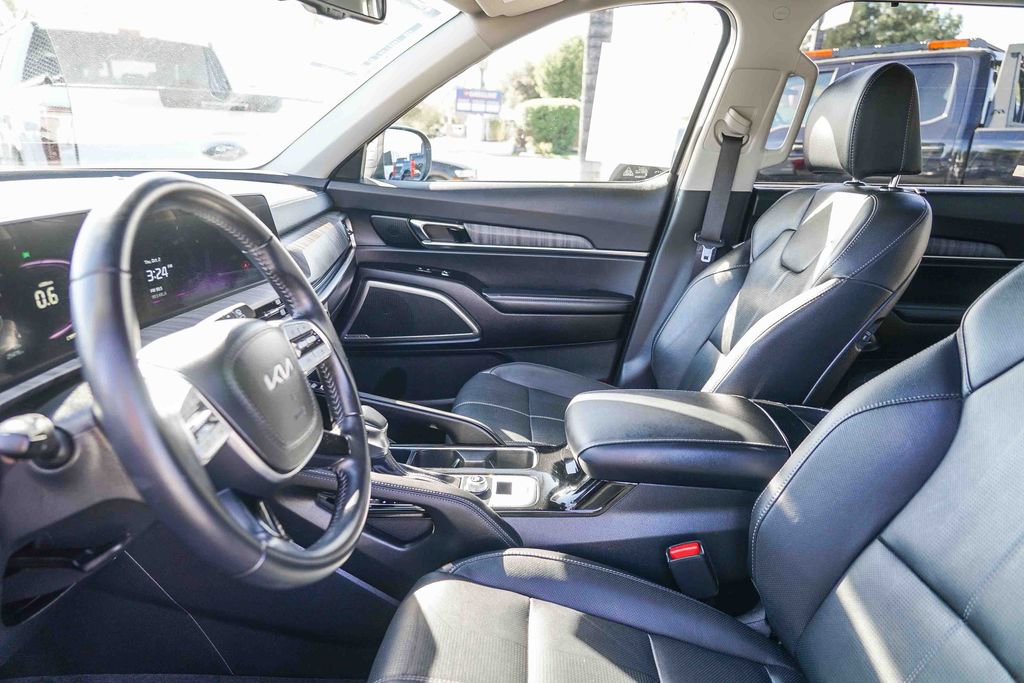 Used 2024 Kia Telluride EX w/ EX Captain's Chair Package image 22
