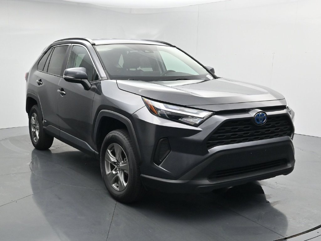Used 2024 Toyota RAV4 XLE AWD/4WD image 2