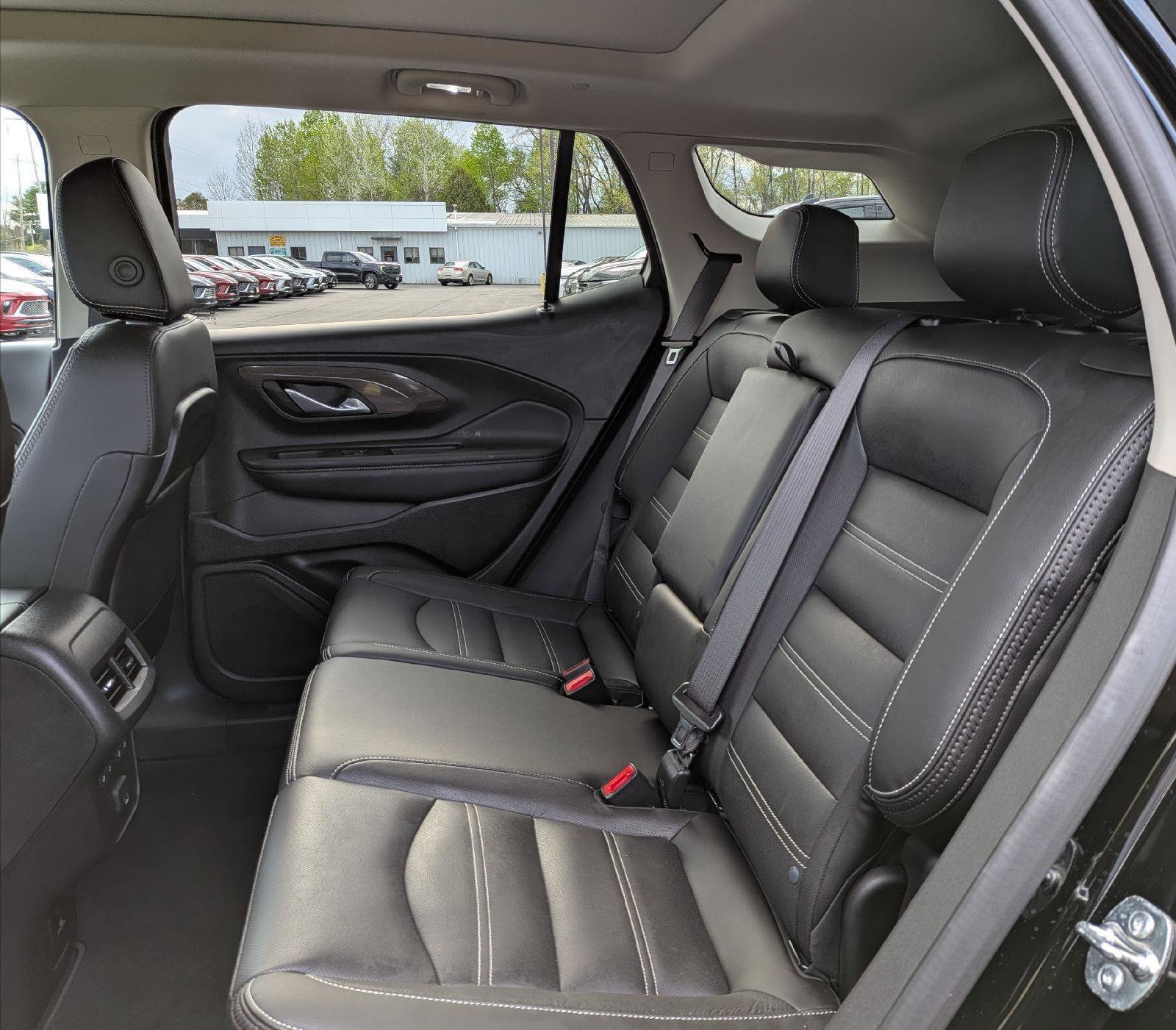Used 2024 GMC Terrain Denali w/ Denali Premium Package AWD/4WD image 23