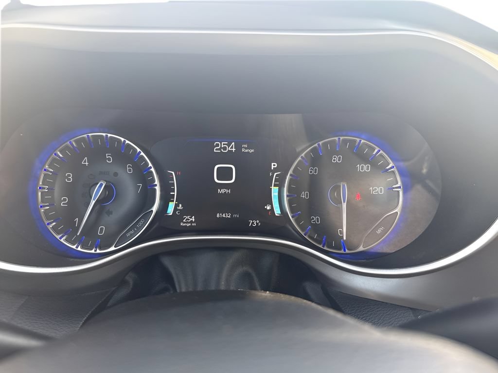 Used 2023 Chrysler Pacifica Touring-L FWD image 15