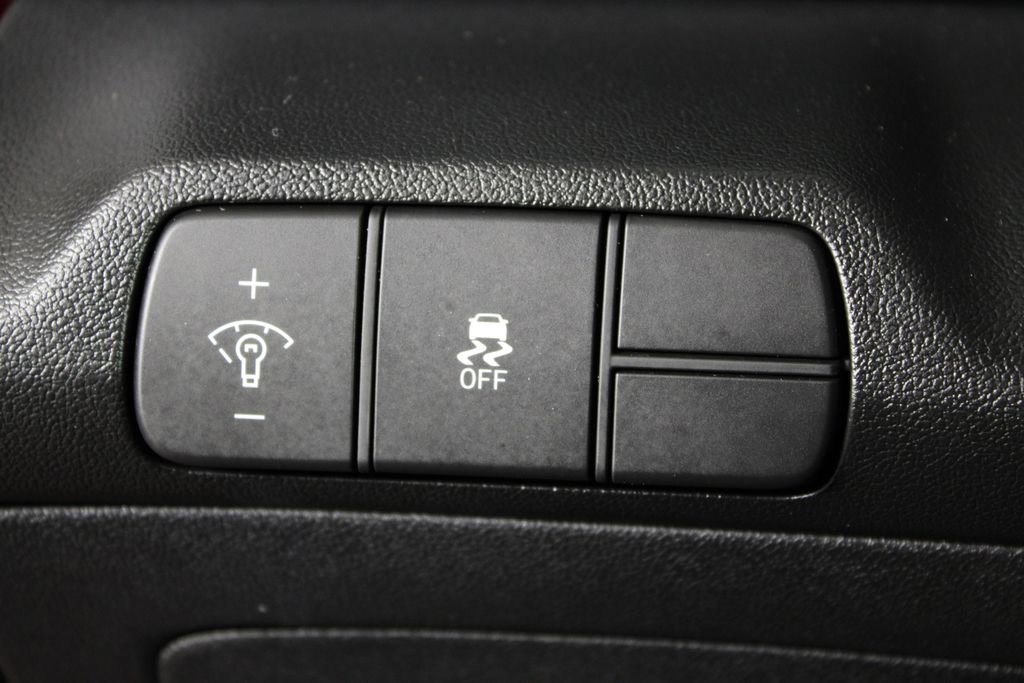 Certified 2025 Hyundai Elantra SEL image 23