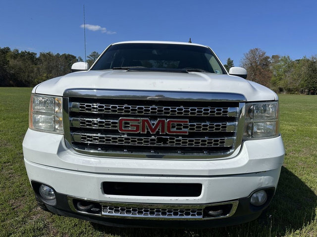 Used 2013 GMC Sierra 2500 Denali w/ Suspension Package, Off-Road image 2
