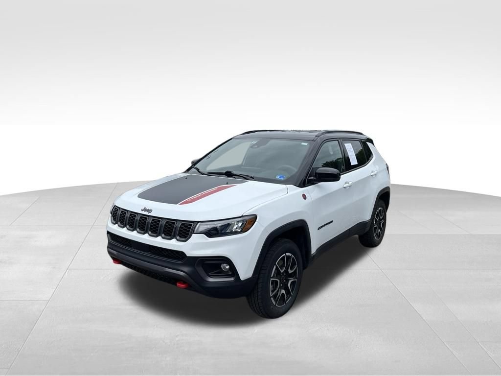Used 2025 Jeep Compass Trailhawk AWD/4WD image 38