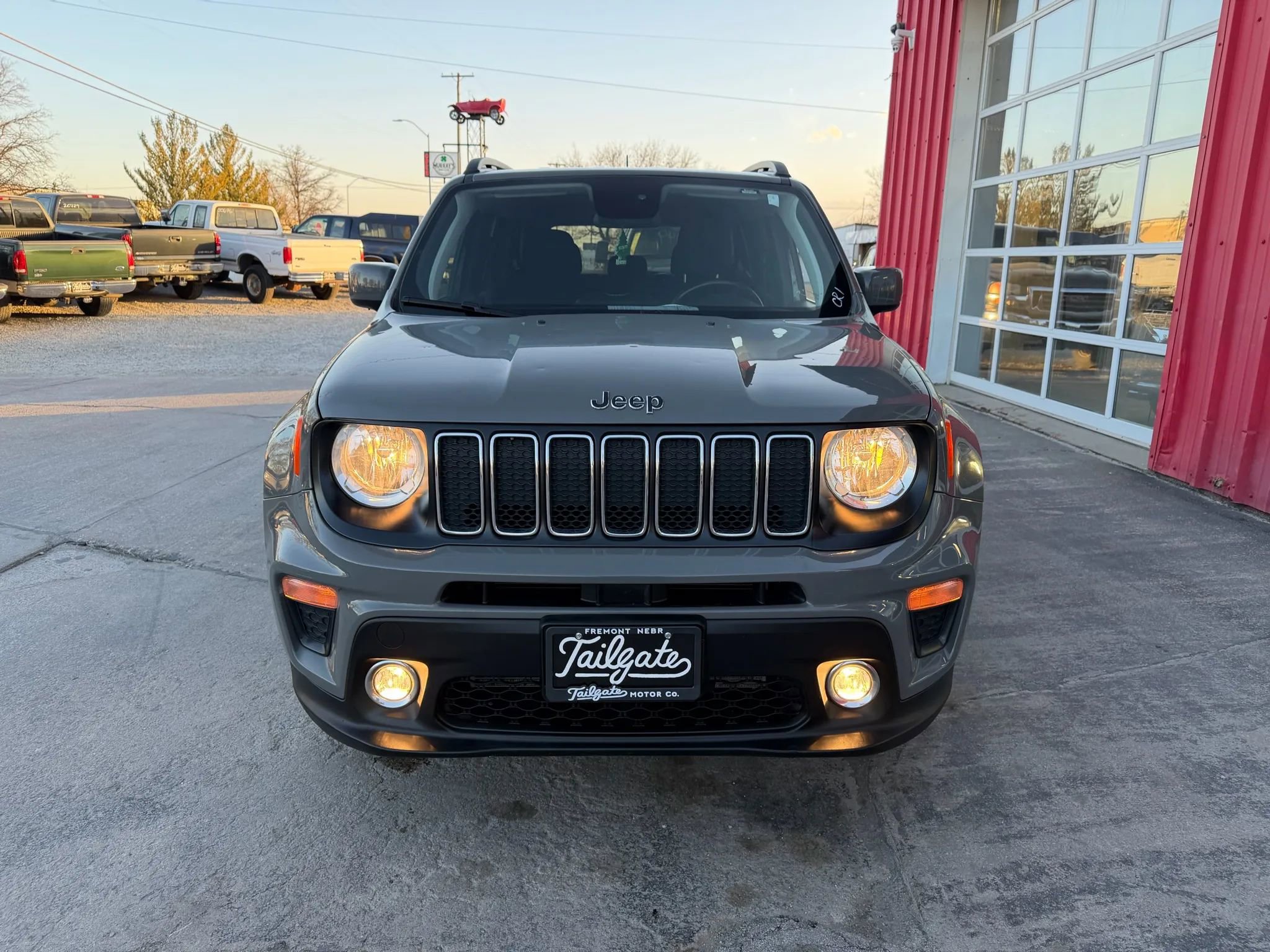 Used 2019 Jeep Renegade Latitude w/ Cold Weather Group image 3