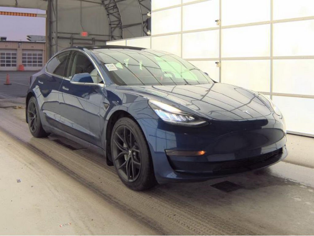 Used 2020 Tesla Model 3 Standard Range image 4