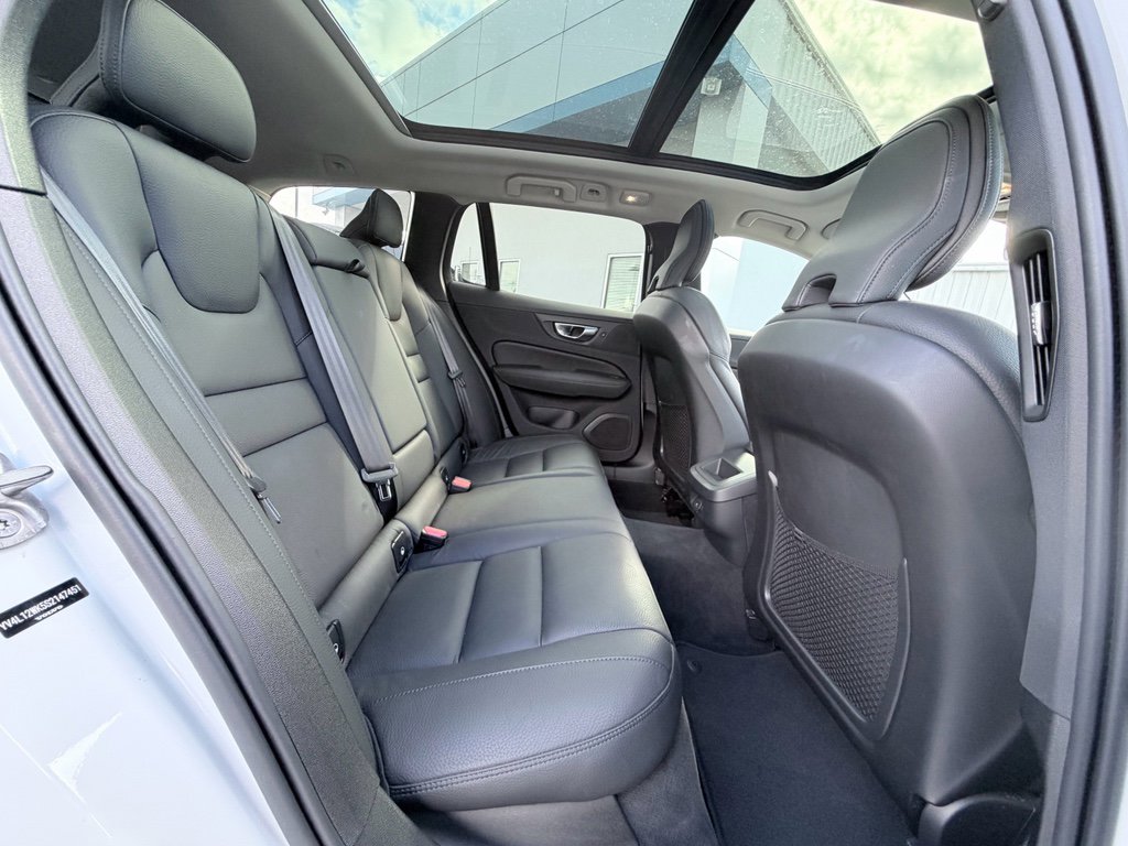 Used 2025 Volvo V60 B5 Cross Country Plus image 23