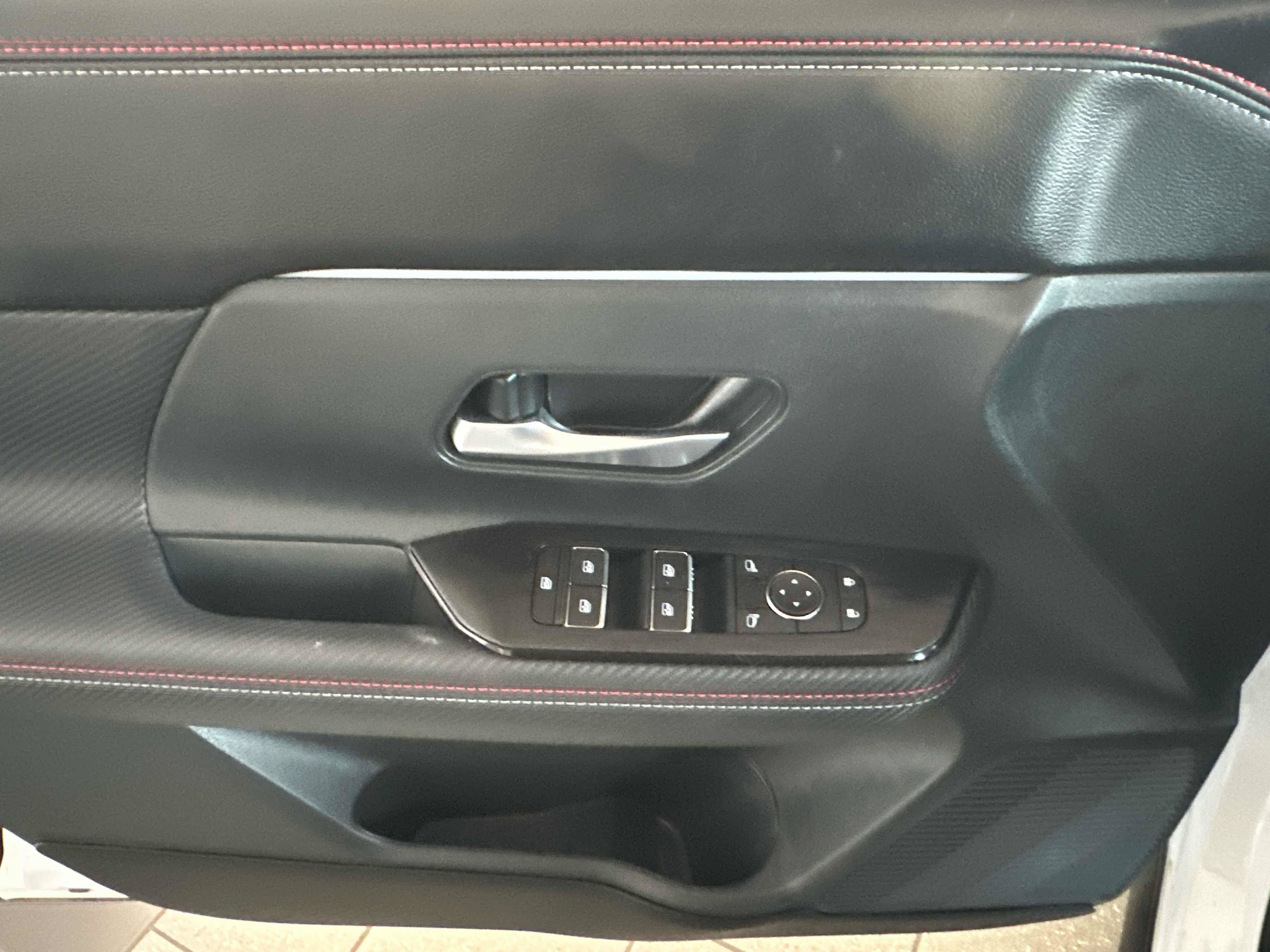 New 2025 Nissan Kicks SR AWD/4WD image 16