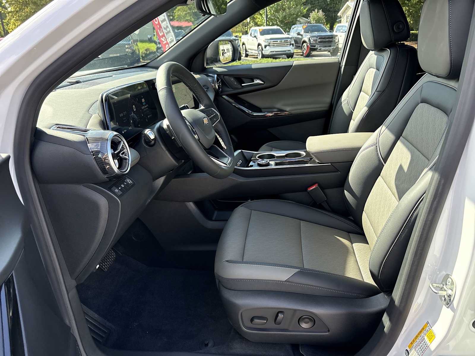 New 2027 Chevrolet Equinox LT w/ Convenience Package II AWD/4WD image 19