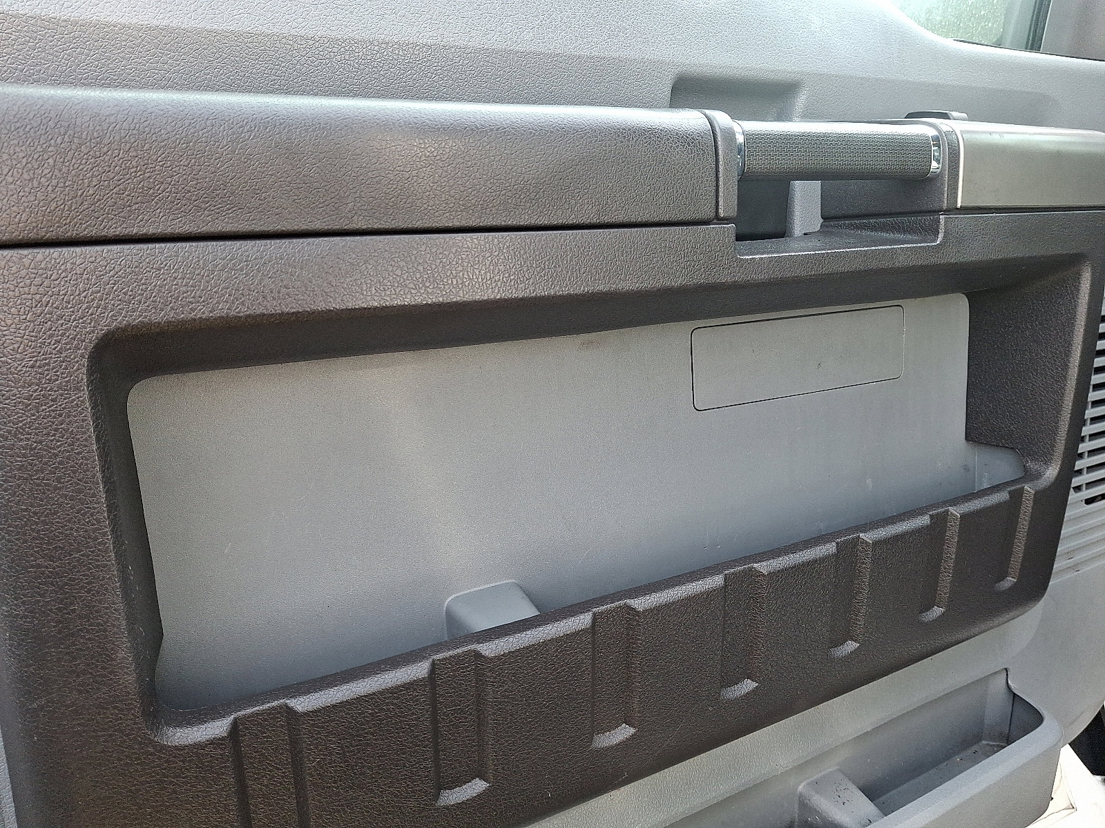 Used 2023 Ford F750 2WD Regular Cab Super Duty image 9