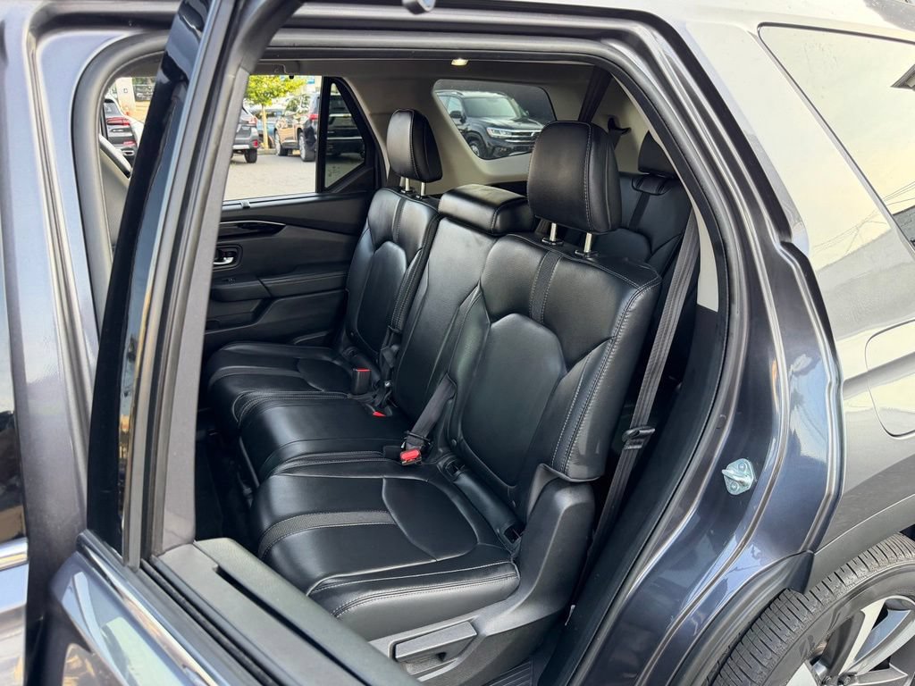Used 2023 Honda Pilot Touring image 17