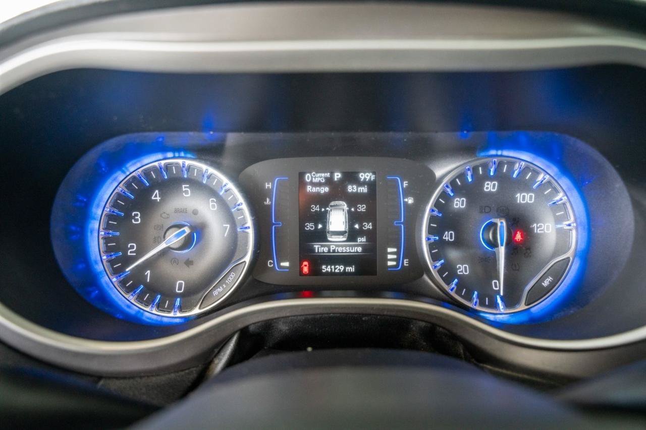 Used 2020 Chrysler Pacifica Touring-L FWD image 13