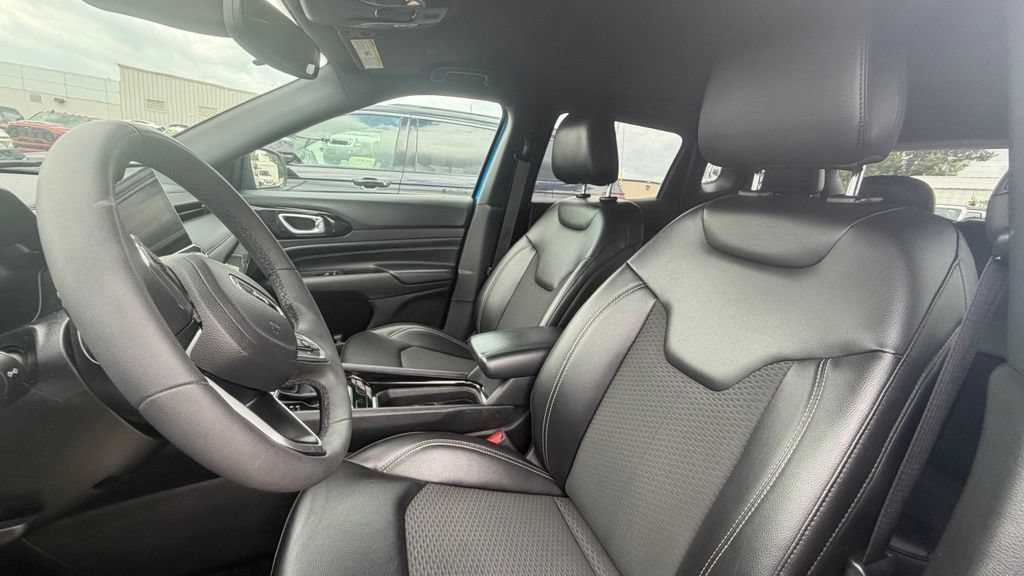Used 2023 Jeep Compass Latitude AWD/4WD image 14