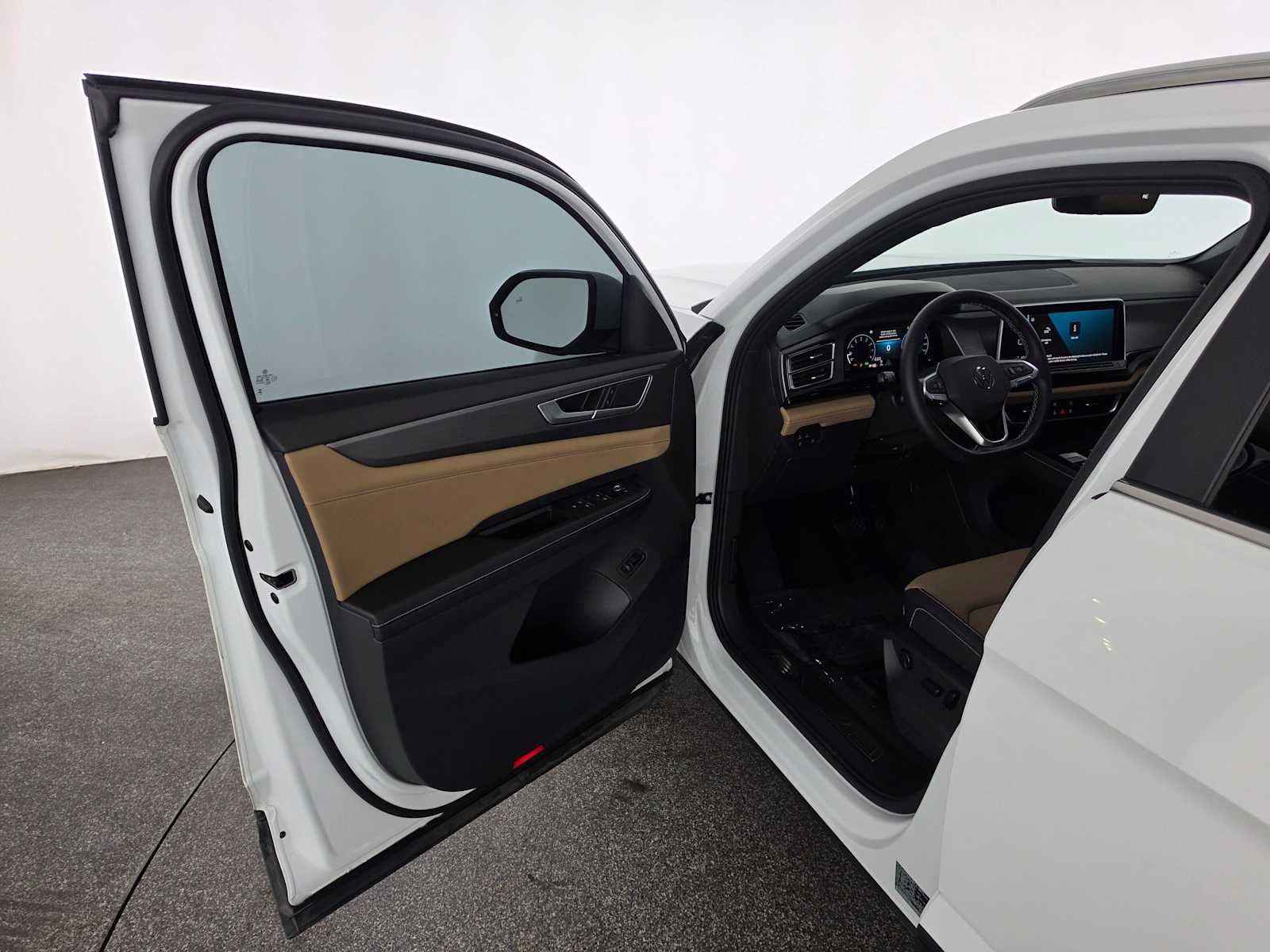 Used 2024 Volkswagen Atlas Cross Sport SE FWD image 19