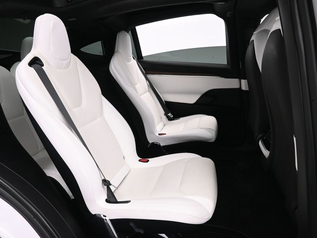 Used 2022 Tesla Model X image 17
