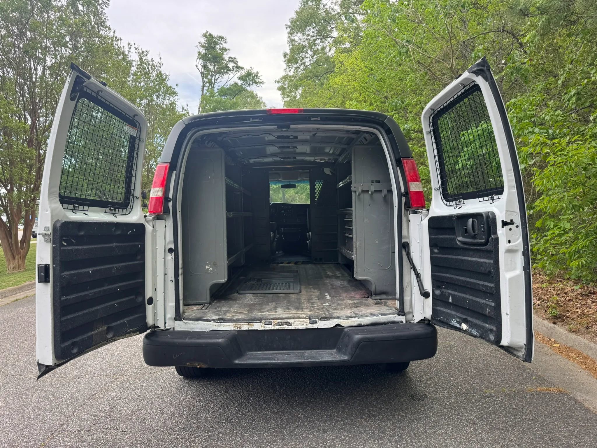 Used 2017 Chevrolet Express 2500 image 6