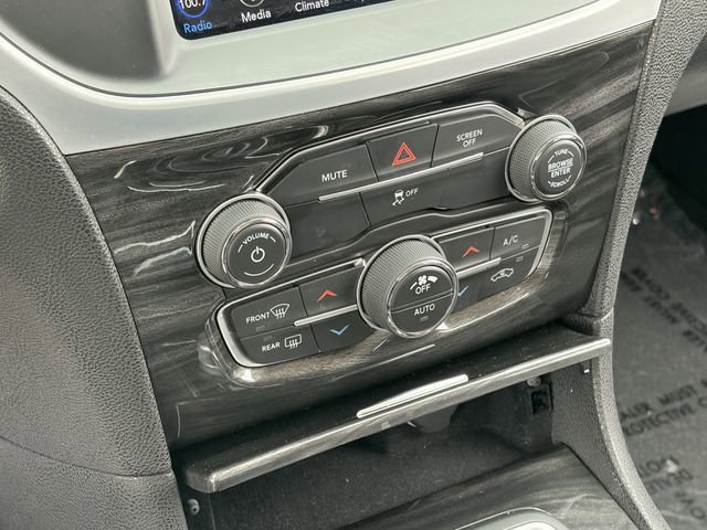 Used 2019 Chrysler 300 Touring w/ Chrome Appearance Package RWD image 29