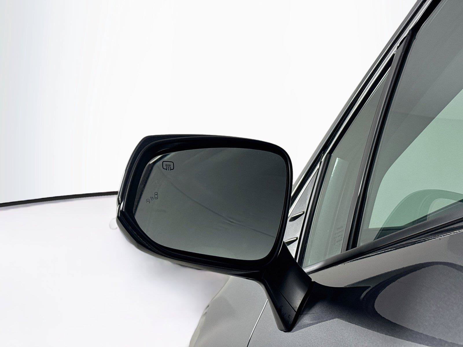 Certified 2025 Toyota Sienna XLE FWD image 5