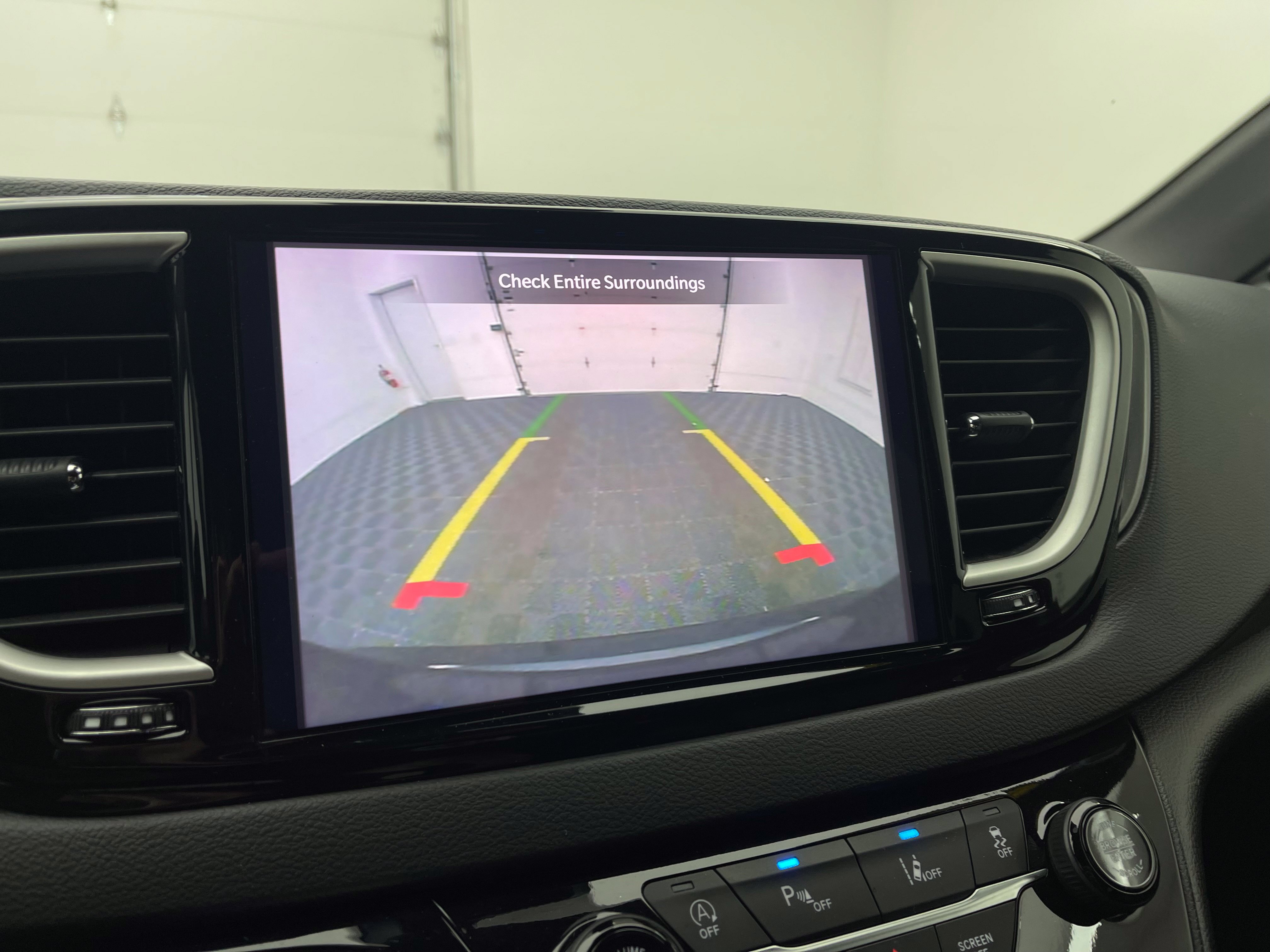 Used 2025 Chrysler Pacifica Select FWD image 4