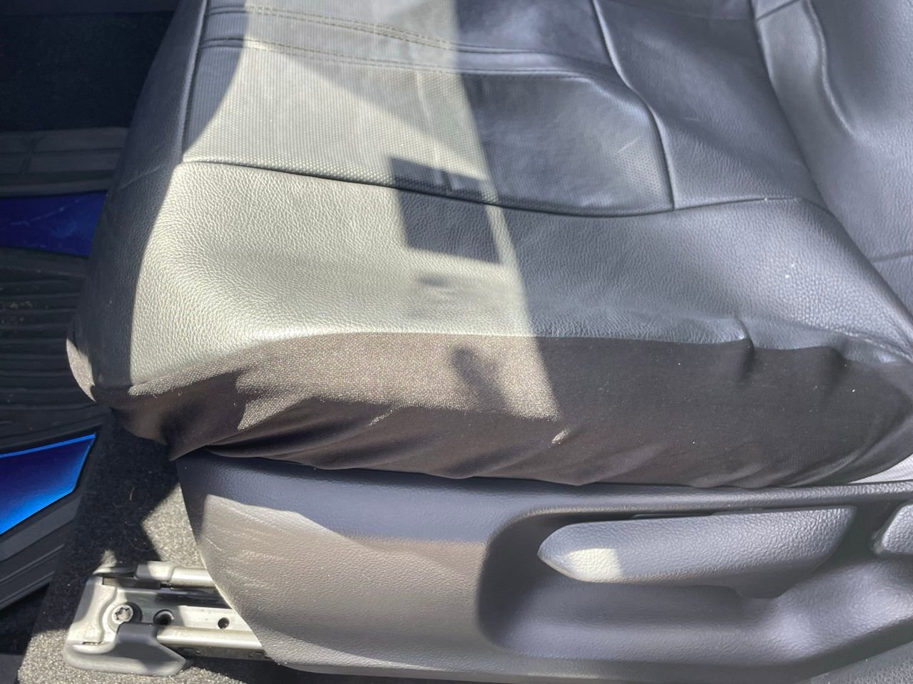 Used 2022 Toyota Corolla LE w/ Carpet Mat Package (TMS) FWD image 5
