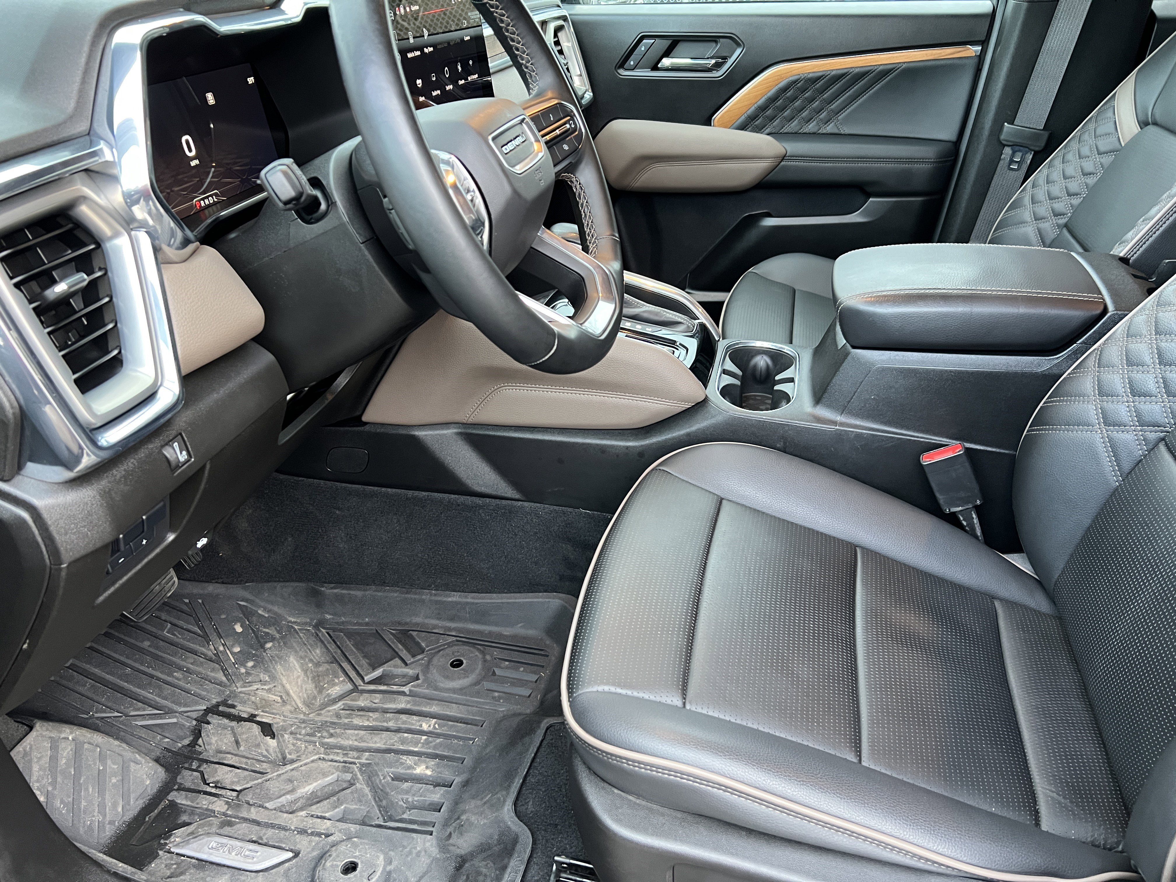 Used 2024 GMC Canyon Denali AWD/4WD image 12
