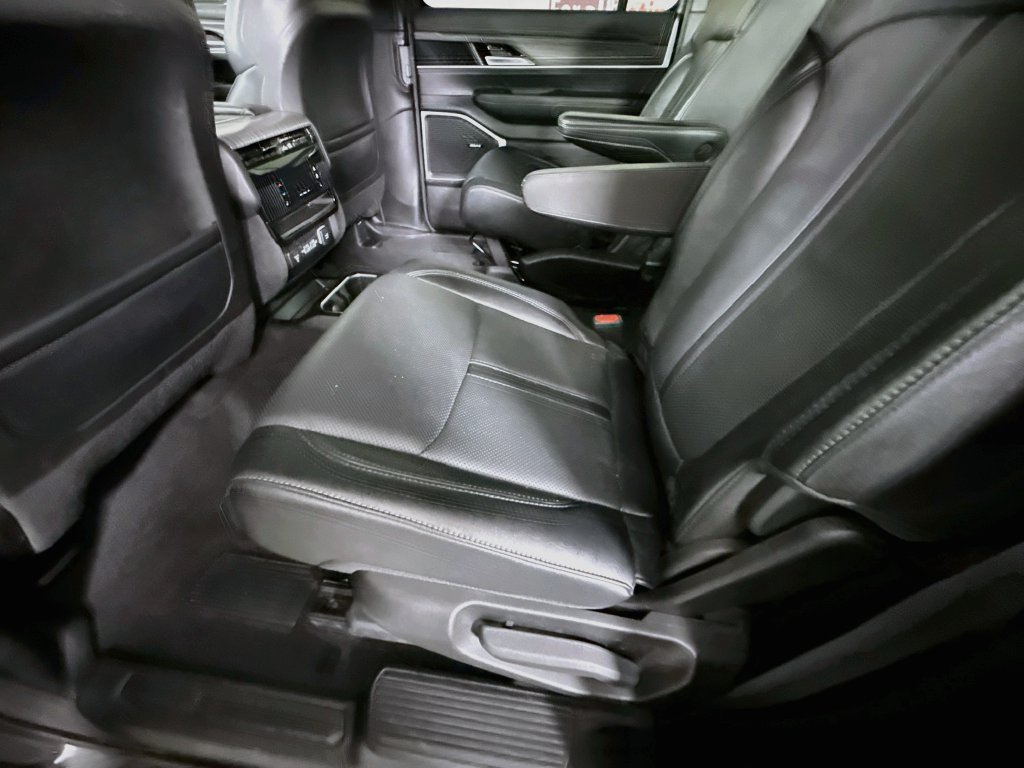 Used 2024 Jeep Wagoneer Series II AWD/4WD image 28