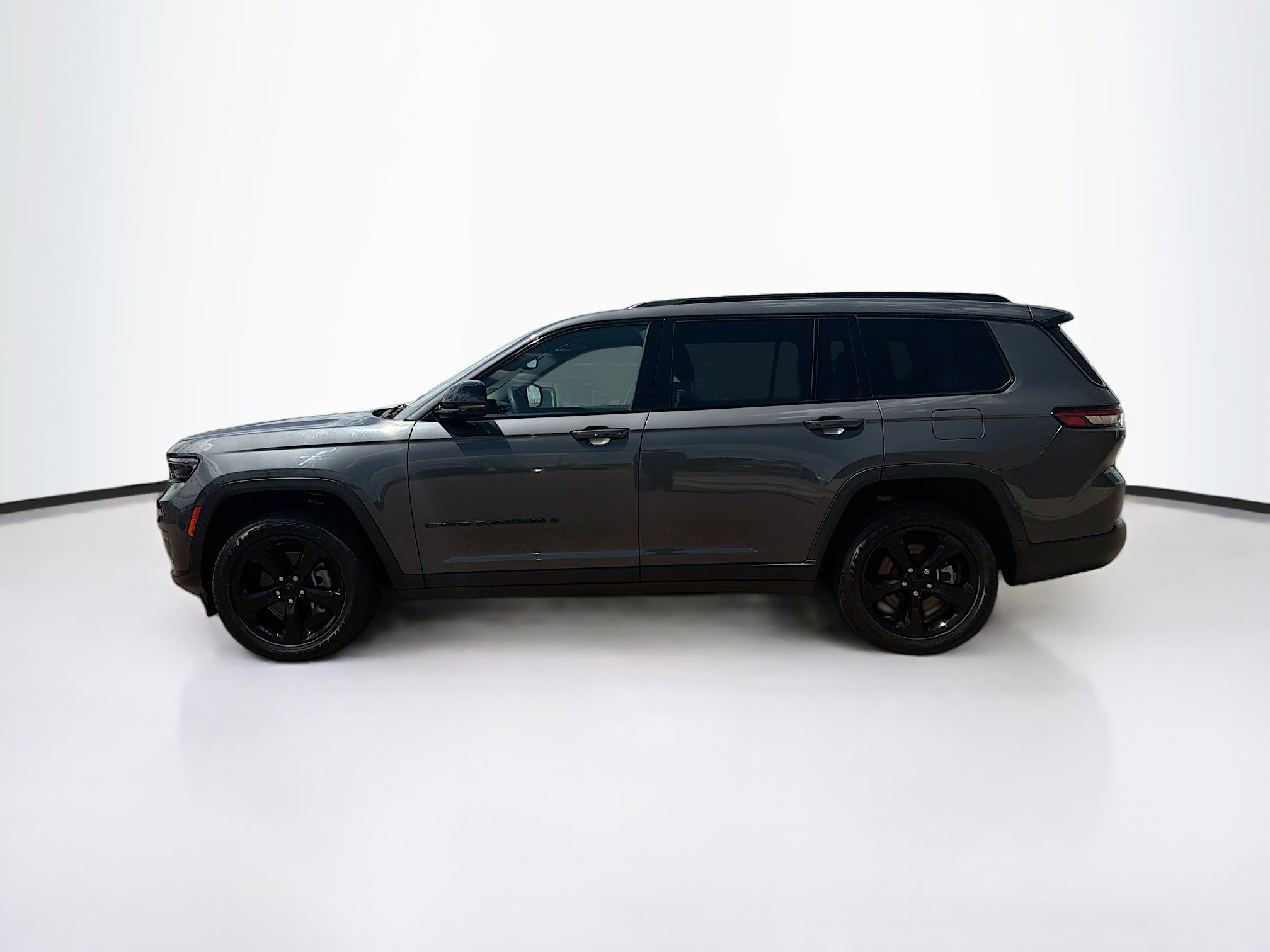 Used 2023 Jeep Grand Cherokee L Laredo AWD/4WD image 4