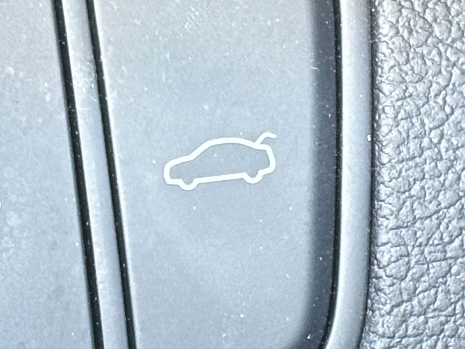 Used 2025 Genesis G70 2.5T image 24