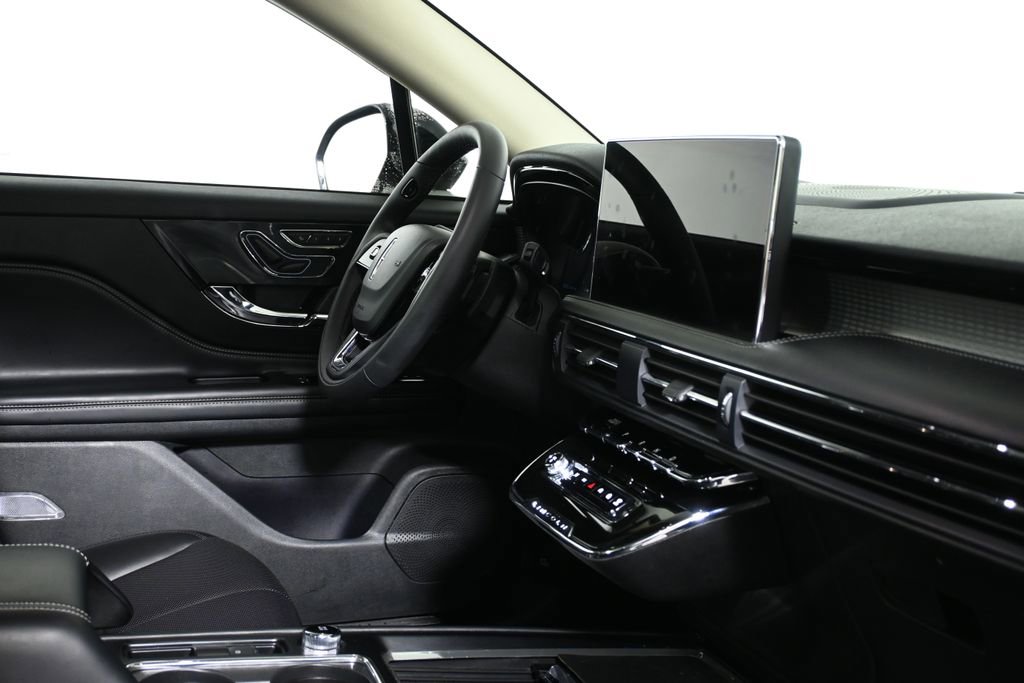 Used 2024 Lincoln Corsair AWD w/ Equipment Group 101A image 32