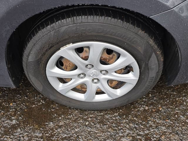Used 2012 Hyundai Accent GS FWD image 9